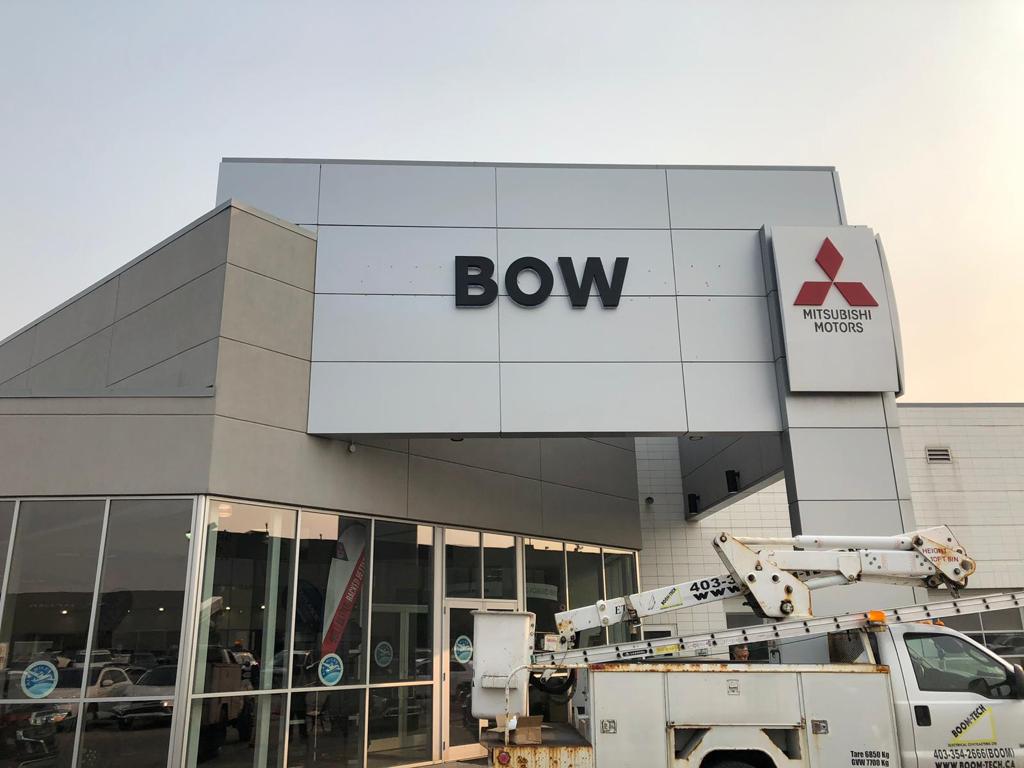 Bow Mitsubishi dealership building letters and logo sign